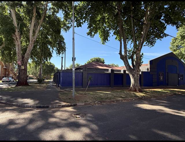 990M² WAREHOUSE FOR SALE IN BEZUIDENHOUT VALLEY